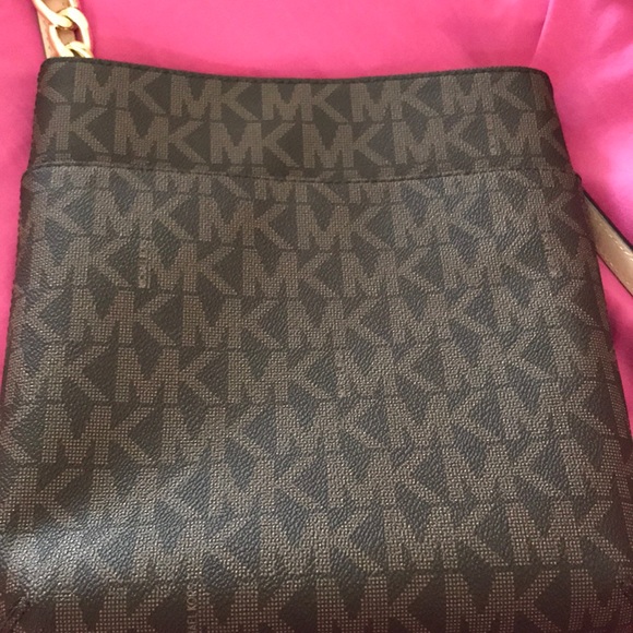 Michael Kors Crossbody, like new - Picture 3 of 4